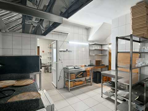 комерційна за адресою Сарни, Вишнева, 58А