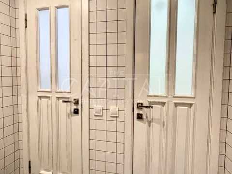комерційна за адресою Мала Житомирська вул., 1