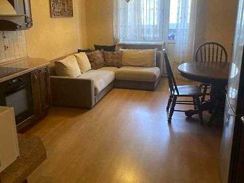 квартира за адресою Анни Ахматової вул., 35