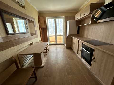 квартира за адресою Дніпровська набережна вул., 1-А
