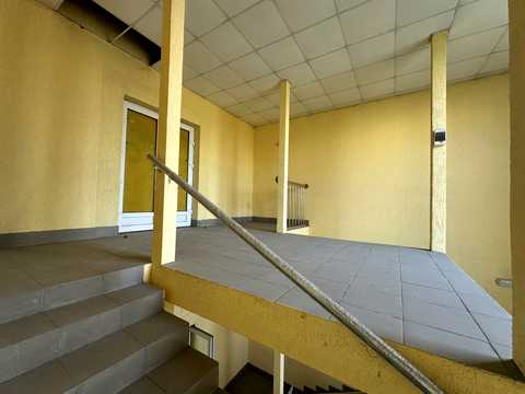 комерційна за адресою Чорних Запорожців вул. (Петра Запорожця), 28