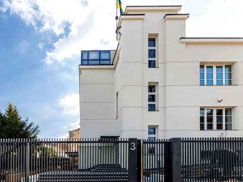 комерційна за адресою Уласа Самчука вул. (улица Пархоменко), 3