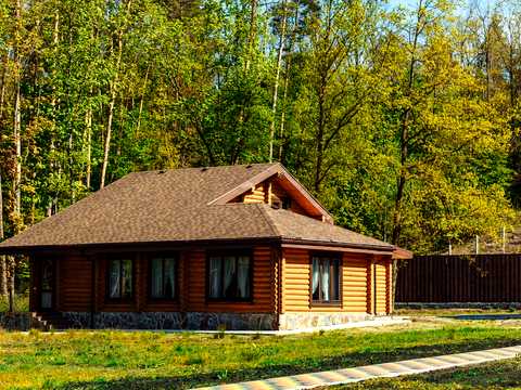 комерційна за адресою Лісова вул. (Лісна), 1