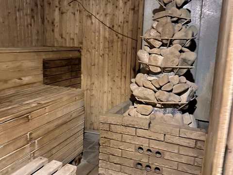 комерційна за адресою Перемоги вул., 393