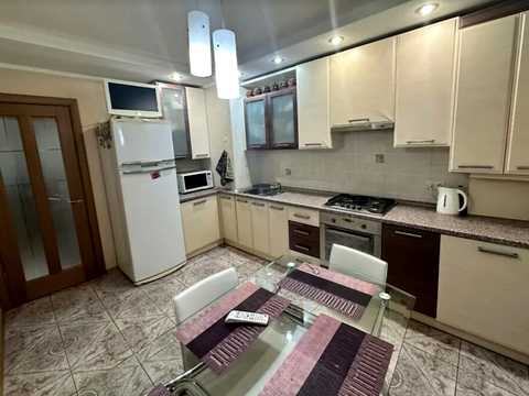 квартира за адресою Героїв просп., 10