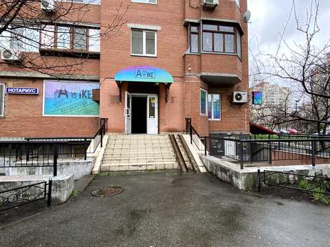 комерційна за адресою Анни Ахматової вул., 3