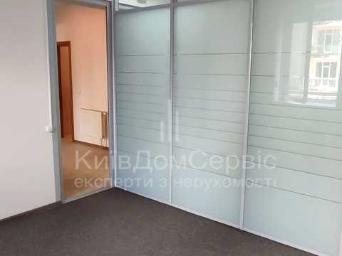 комерційна за адресою Дмитрівська вул., 52-Б