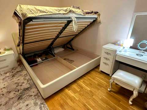 квартира за адресою Анни Ахматової вул., 14-Б