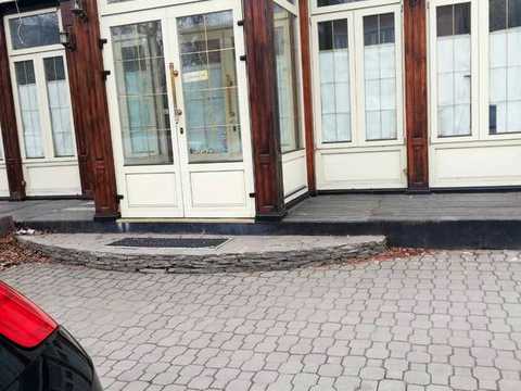 коммерческая по адресу Героїв Майдану ул. (Театральна), 10