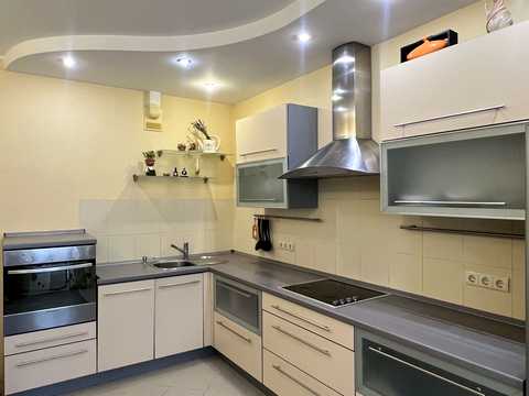 квартира за адресою Анни Ахматової вул., 16-Б