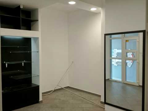 комерційна за адресою Незалежності вул., 32 а
