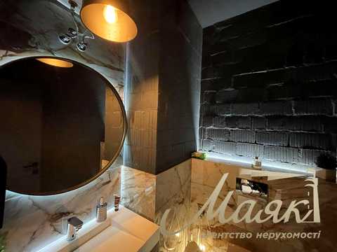 комерційна за адресою Джона Маккейна вул. (Івана Кудрі), 1