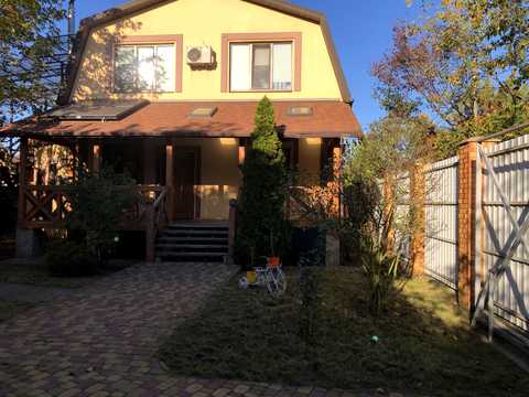 будинок за адресою Центральна вул., 15а