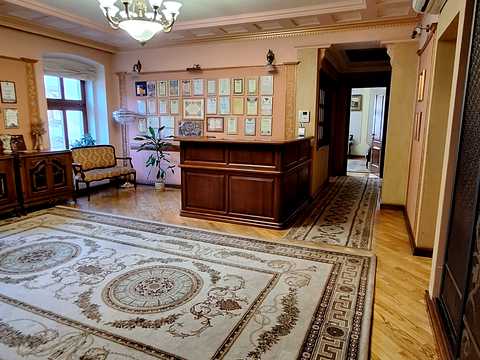 комерційна за адресою Братів Рогатинців вул., 18