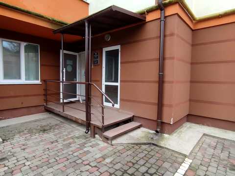 комерційна за адресою Рівне, вул. Дворецька, 46