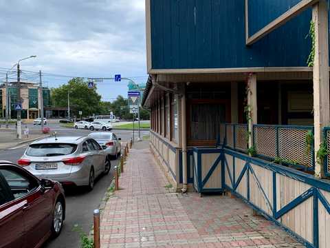 коммерческая по адресу 10 Квітня пл., 1