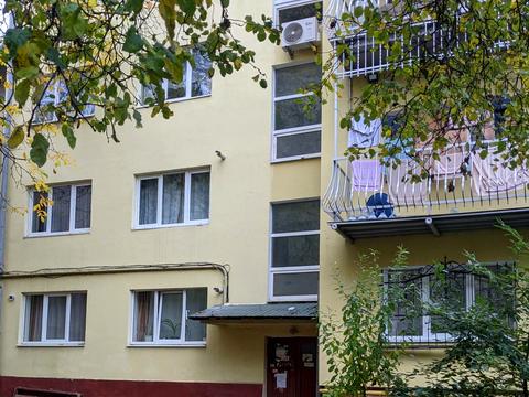 комерційна за адресою Валова вул., 2