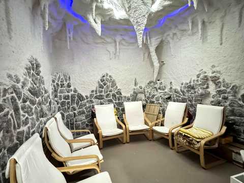 комерційна за адресою Академіка Амосова вул., 22