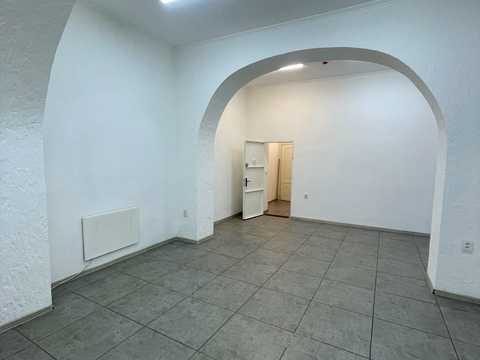 коммерческая по адресу Крушельницкой ул., 1