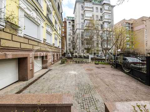комерційна за адресою Саксаганського вул., 67