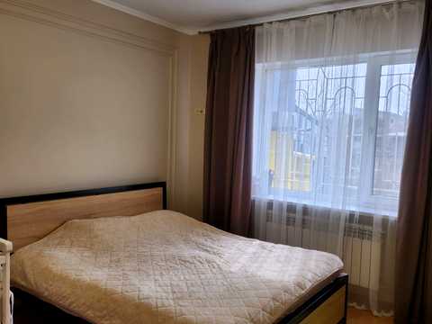 дом по адресу Квітнева ул.