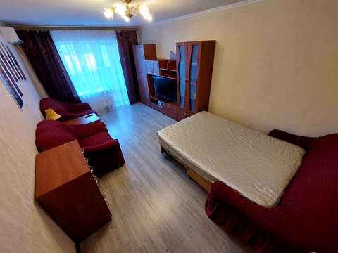 квартира за адресою Леоніда Первомайського вул., 5-А