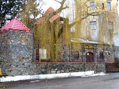 комерційна за адресою Сиротюка, 1