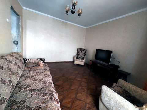 квартира за адресою Героїв Небесної Сотні вул. (Петровського), 11