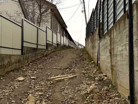 участок по адресу Озерна, 1