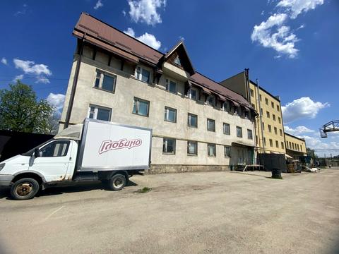 комерційна за адресою Івана Макуха вул., 2а