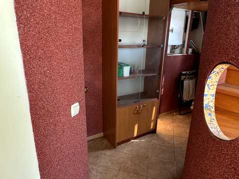 комерційна за адресою Лісова, 1