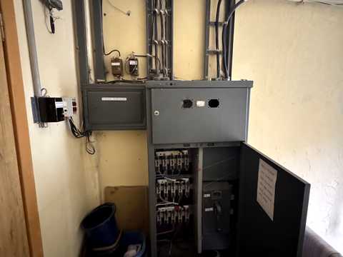 комерційна за адресою Миколи Світальського вул., 8а