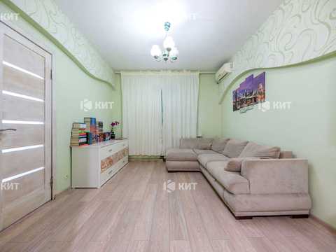 квартира за адресою Конституції пл., 2/2