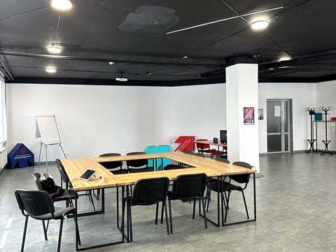комерційна за адресою Степана Бандери вул., 2/1