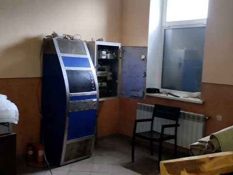 комерційна за адресою Центральна, 1