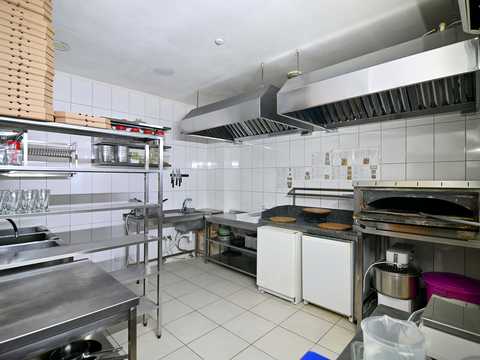 комерційна за адресою Сарни, Вишнева, 58А