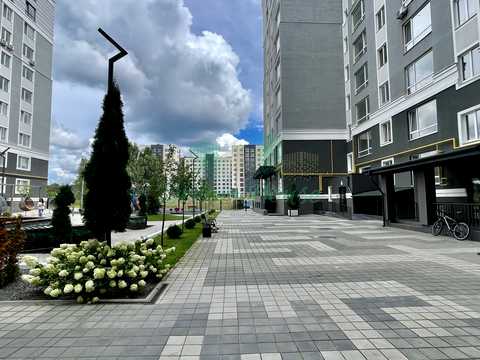 комерційна за адресою Івана Кожедуба, 8а