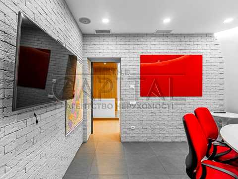 комерційна за адресою Почайнинська вул., 70