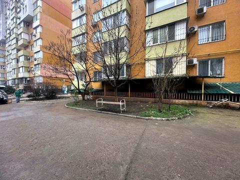 комерційна за адресою Академіка Сахарова вул., 36