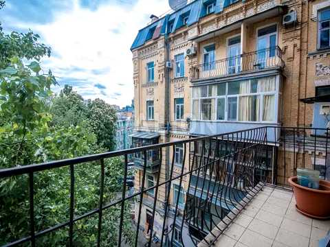 комерційна за адресою Київ, Трьохсвятительська вул., 11