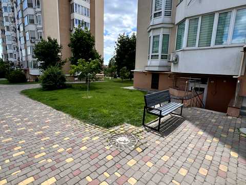 комерційна за адресою Богдана Хмельницького вул., 11