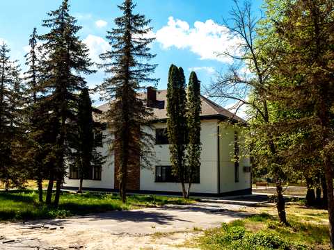 комерційна за адресою Лісова вул. (Лісна), 1