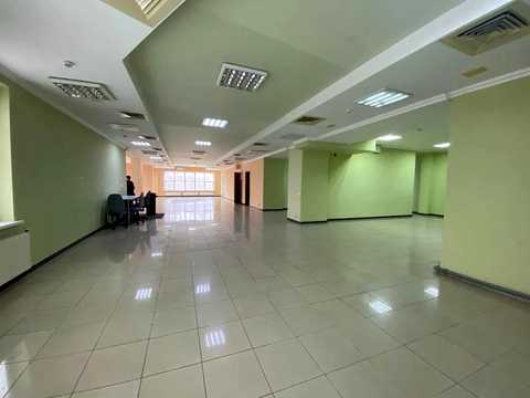 комерційна за адресою Космічна вул., 3