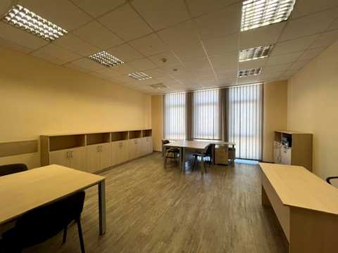комерційна за адресою Антоновича вул. (Горького), 33в