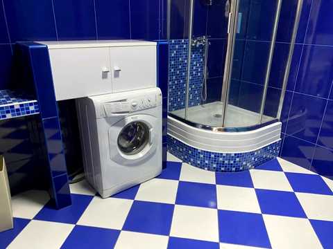 комерційна за адресою Турівська вул., 31