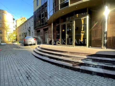 комерційна за адресою Басейна вул., 7-В