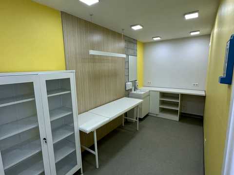 комерційна за адресою 11-та Лінія вул., 4