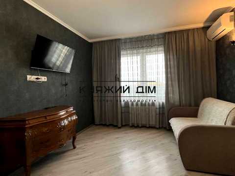 квартира за адресою Софії Русової вул., 7
