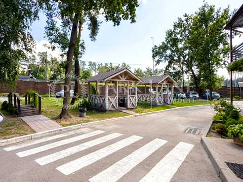 комерційна за адресою Звенигородська вул., 173
