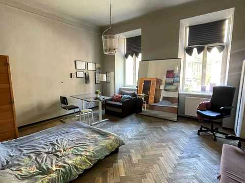 комерційна за адресою Личаківська вул. (), 8